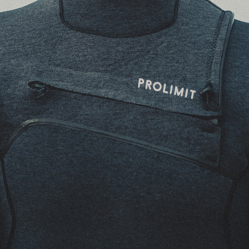 Free-X asymmetrical front zipper on a wetsuit